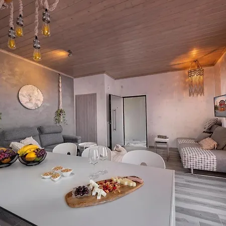 Macrame Apartment *
